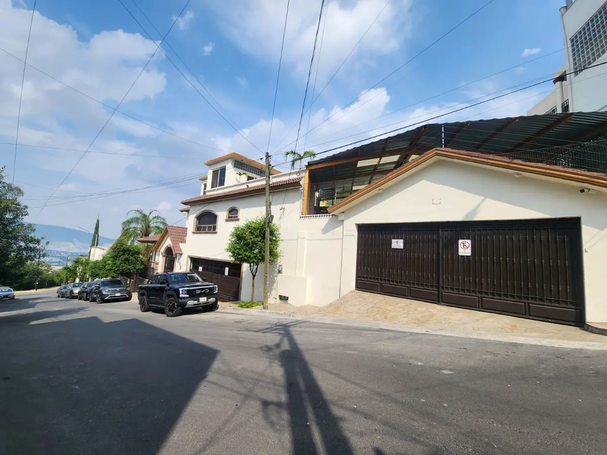 Casa en Venta en Residencial Cumbres, Monterrey, Nuevo León