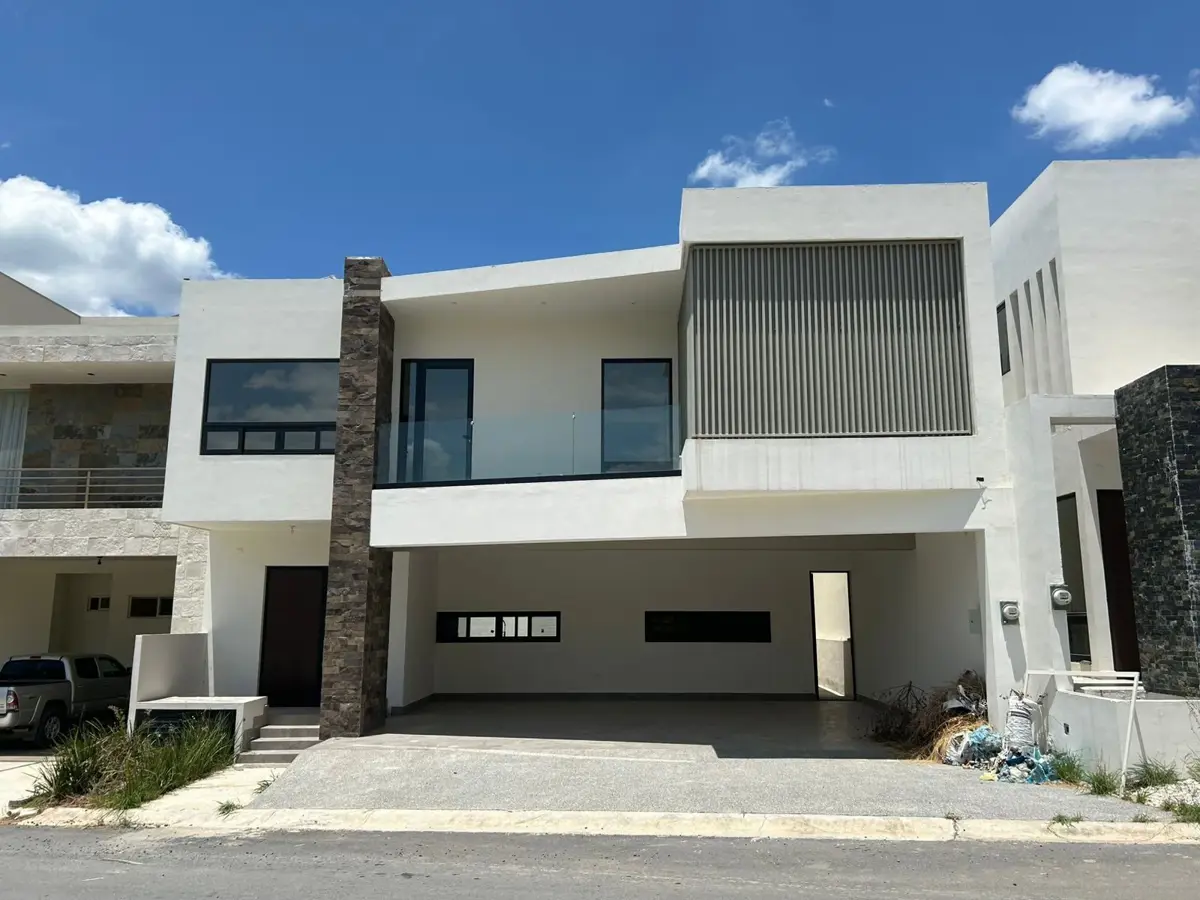 Casa en Venta en Bosques de las Misiones Sector Encino, Santiago, Nuevo León