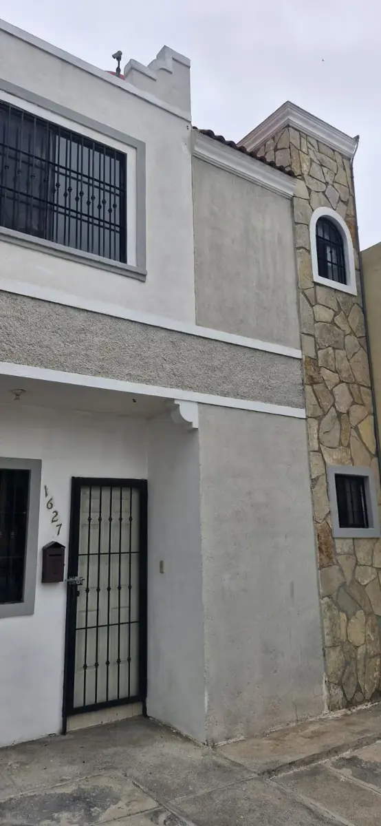 Casa en Renta en Real del Valle, Santa Catarina, Nuevo León
