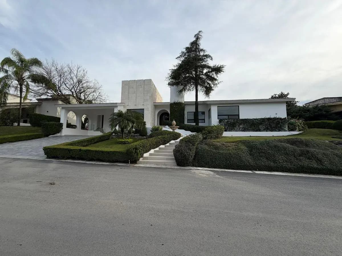 Casa en Renta en Zona Valle Poniente, Santiago, Nuevo León