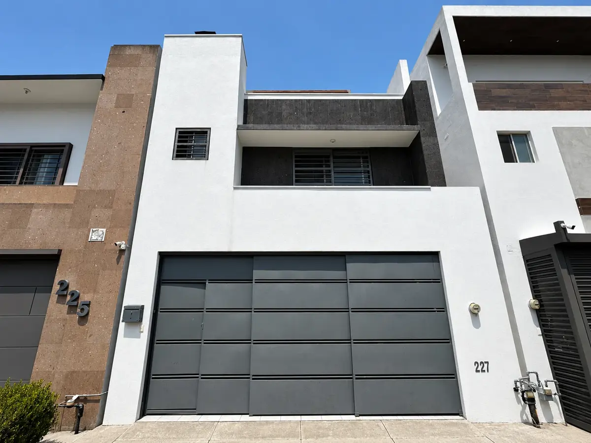 Casa en Venta en Calzadas Anáhuac, General Escobedo, Nuevo León