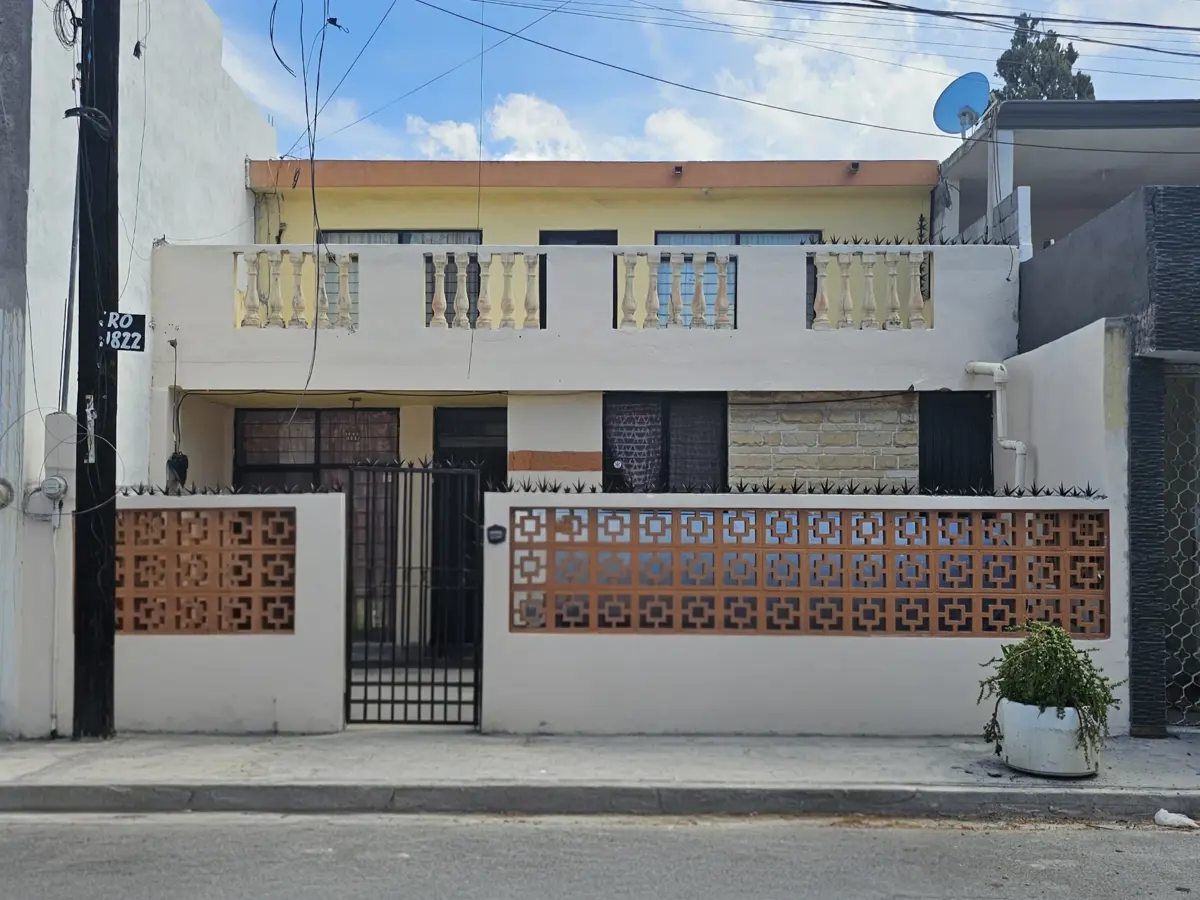 Casa en Venta en Azteca, Guadalupe, Nuevo León