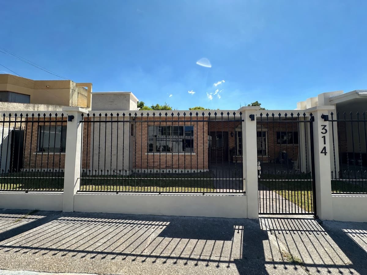 Casa en Renta en Jardines de Campestre, San Pedro Garza García, Nuevo León